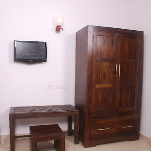 Deluxe Double or Twin Room Fan